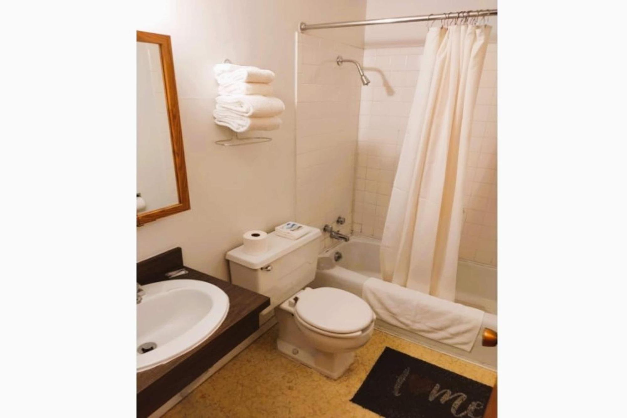 Love Hotels Voyageur By Oyo At International Falls Mn Buitenkant foto